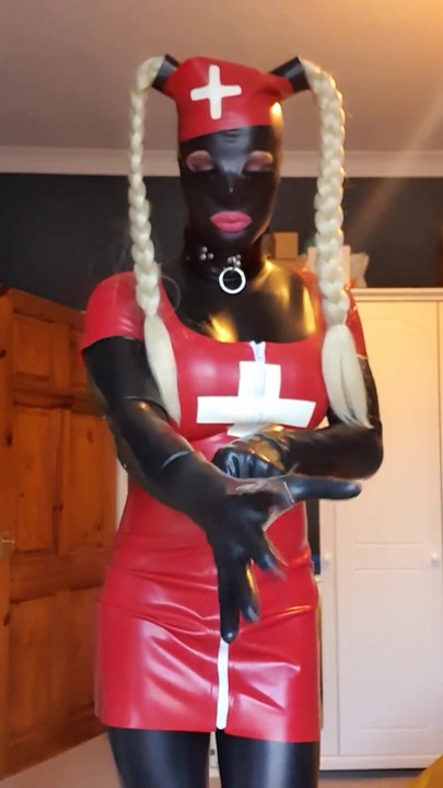 У вас, кажется, температура. Фетиш медсестры в латексе.