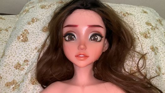 Pênis pequeno gozando em uma elsa bebê silicone sex doll - modelo Takanashi Mahiru