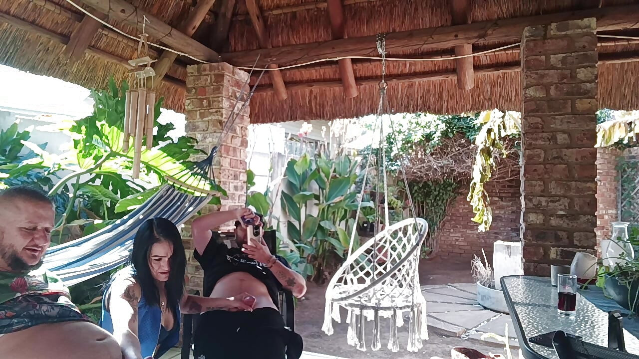 A mi marido le gusta cuando me follo a sus amigos