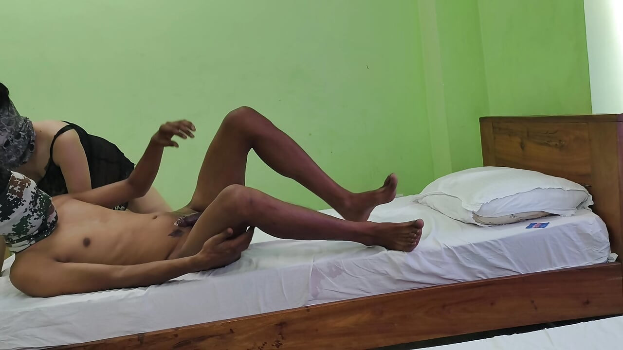 Stepsister ki pyaas bhujaya cut cut ma chodaa