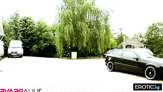 Esmer kadın açık havada sahnelerde derin sert yarak alıyor