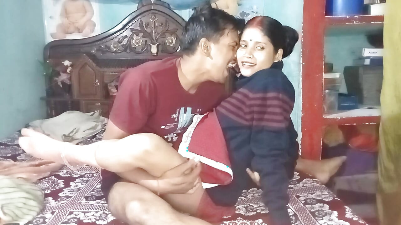 Bihari bhabhi ne dekha dewar ko masturbation kartye huye