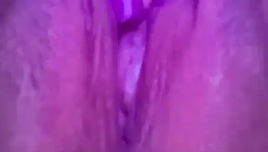 Istriku pengen kontol besar yang crot di dalam memeknya