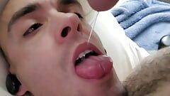 Omg sperma in den mund und schlucken