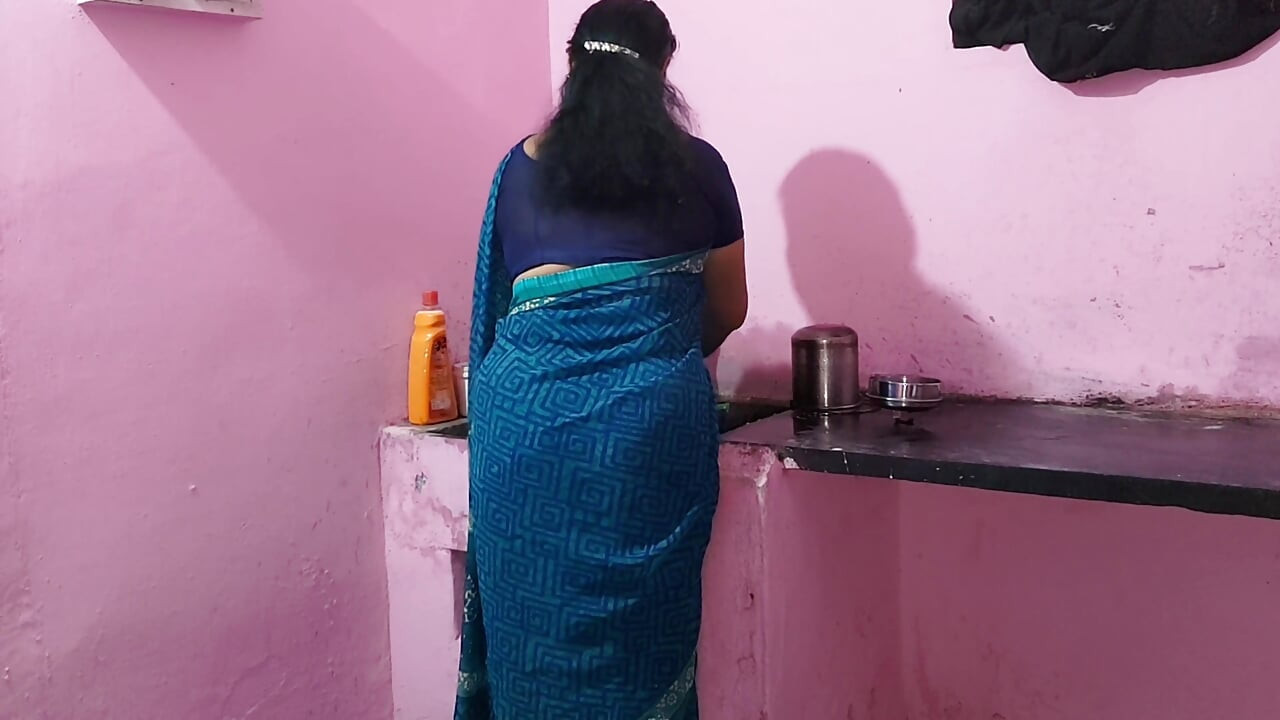 Mẹ kế Ấn Độ làm tình thực sự tại nhà