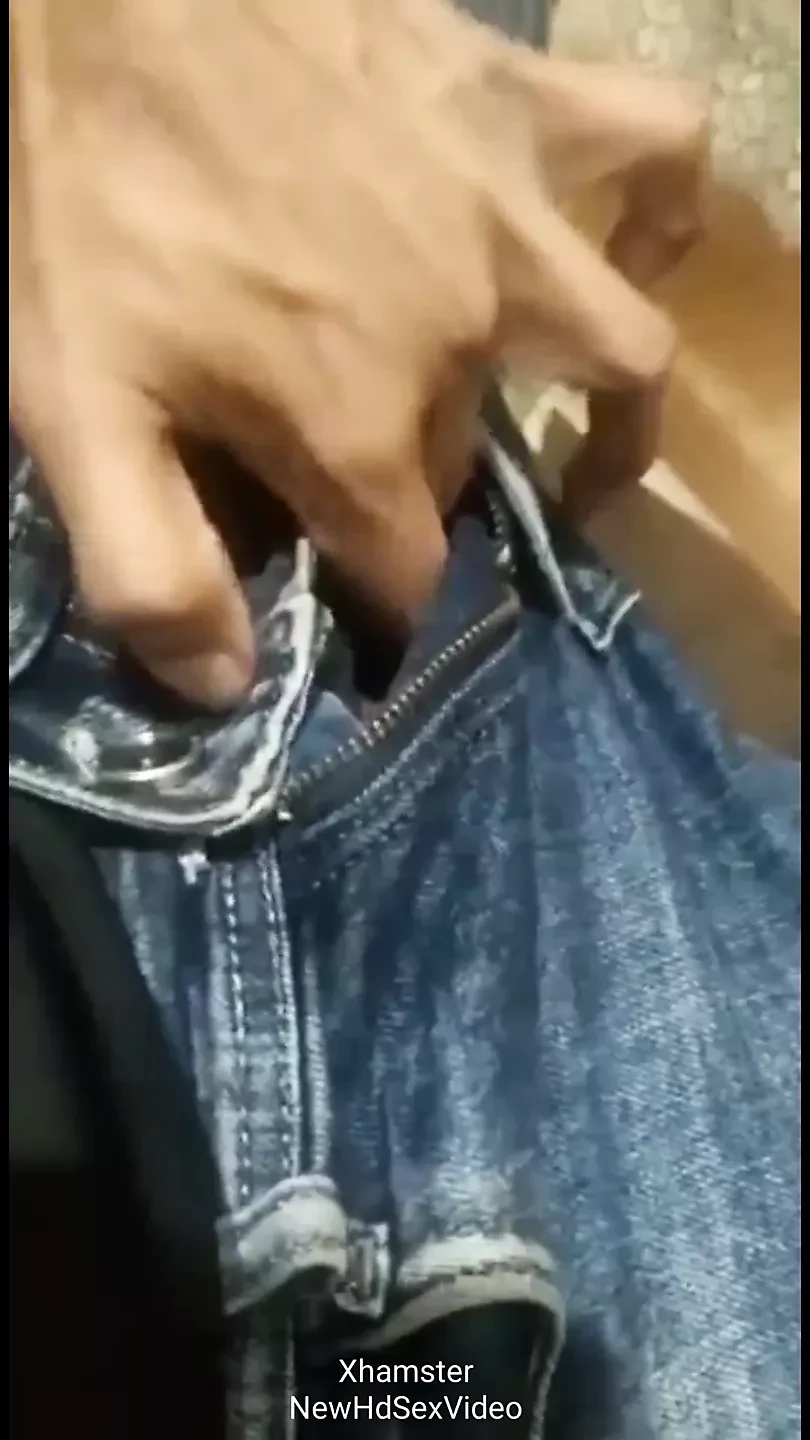 Une grosse bite gay s'exhibe
