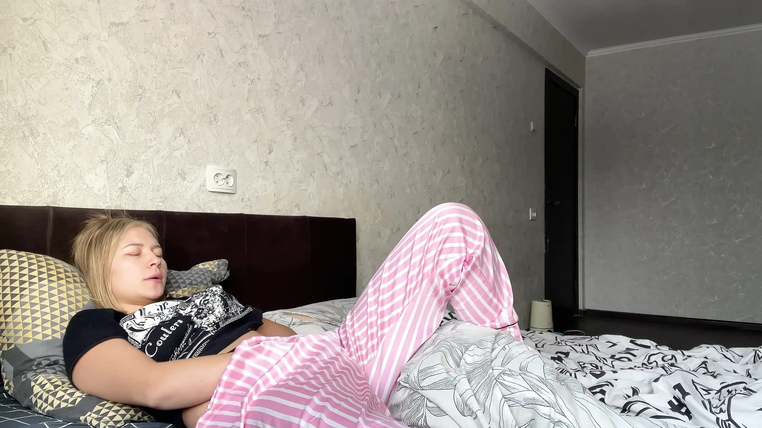 My stepmom was left alone at home and cummed 2 times