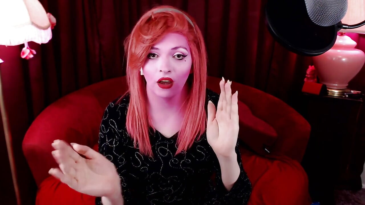 Pěkná v růžové TS Dominu, budete poslouchat