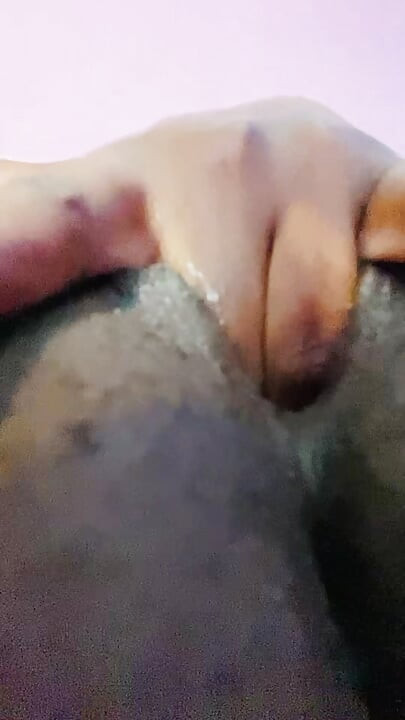 Fingering video - digging deep in my creamy pretty black pussy