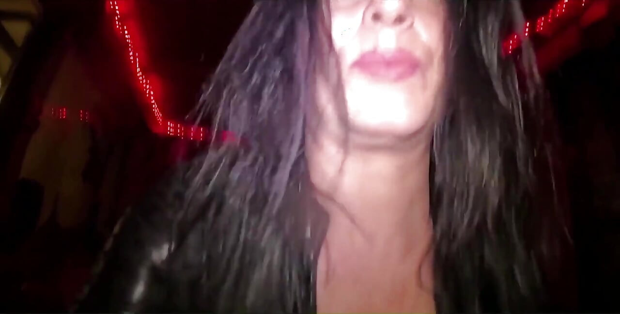 Obedeça meus peitos, vampiro gooning joi com couro e garras brilhantes