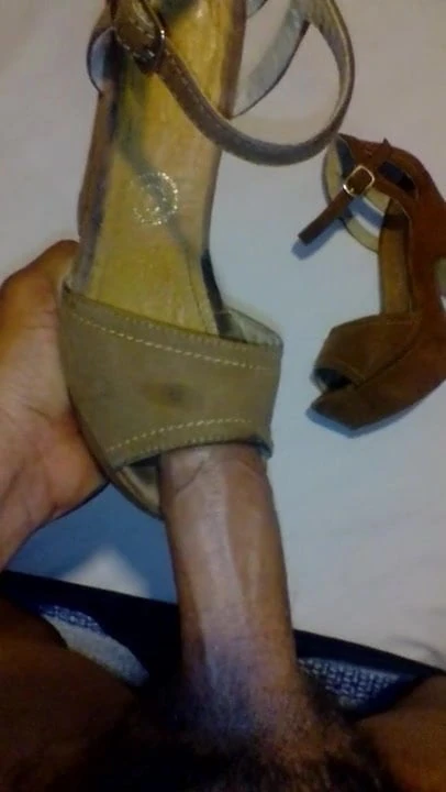 Me cojo los tacones cafe de Laura