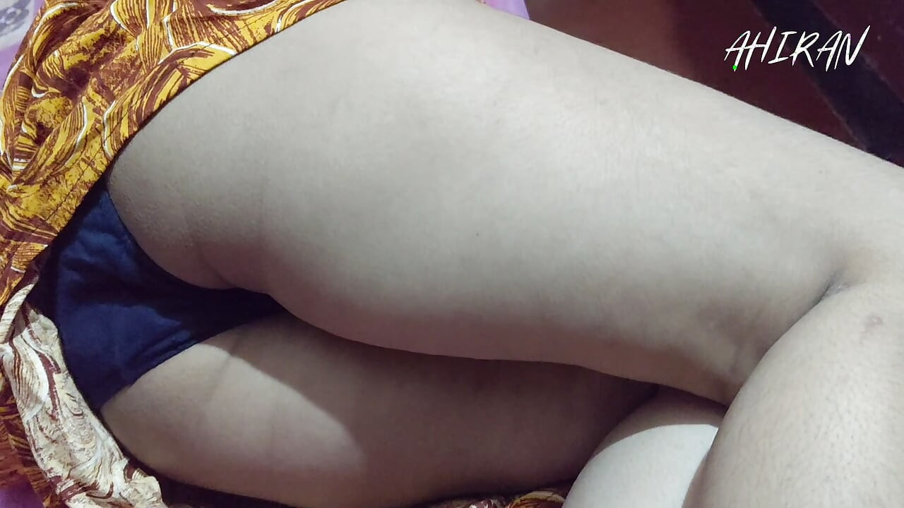 INDIAN VILLAGE DESI HOT GIRL ASS REVIEW AND FORPLAY WITH HER BOYFRIEND IN BEDROOM. HUGE ASS VIEW.