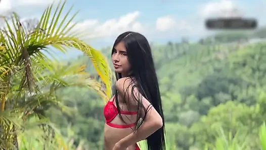 Komşumun taşra evinde sikişiyorum! Onun yarağını seviyorum