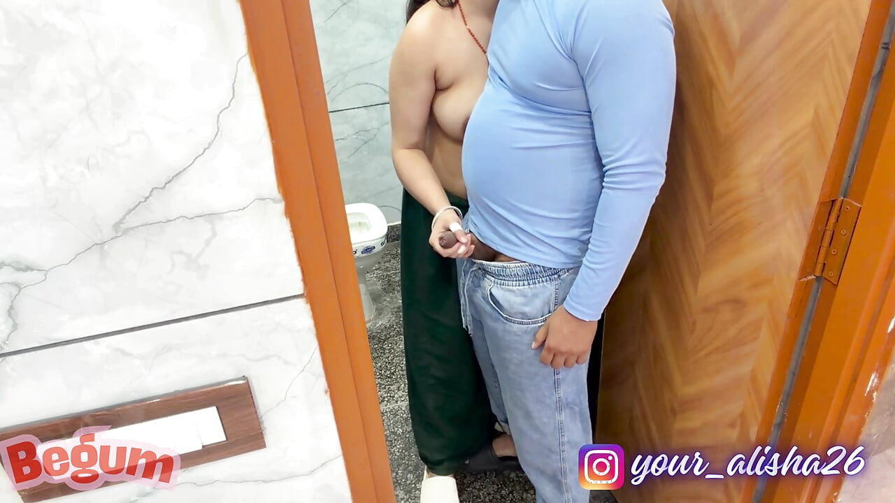 Alisha Bhabhi Aayi Kapde Badalne aur Chudgayi Tharki Ladke Se