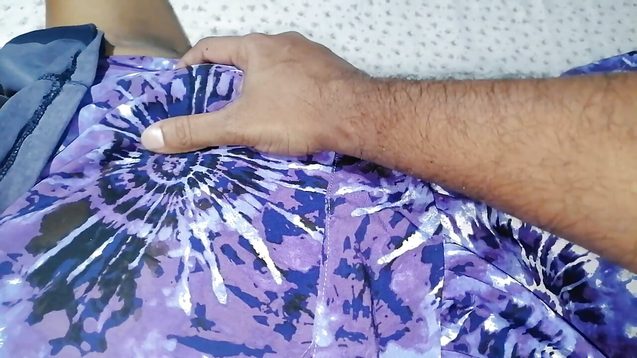 Pareja real casera: el marido metiendo los dedos a su esposa