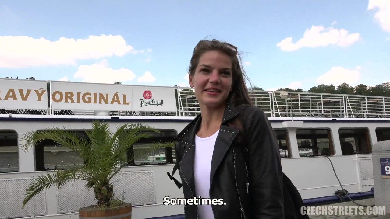 チェコの街 - 史上最もシャイな女の子