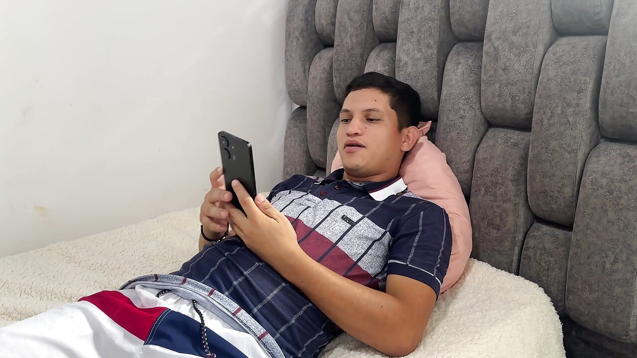 Tôi đụ bạn trai của tôi để anh ấy không tức giận vì đến muộn, anh chàng sừng sỏ cuối cùng lại đụ tôi hơn bao giờ hết