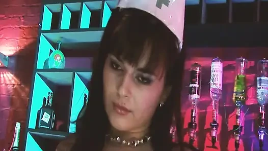 Heiße krankenschwestern helfen einem patienten mit seiner spermaspende