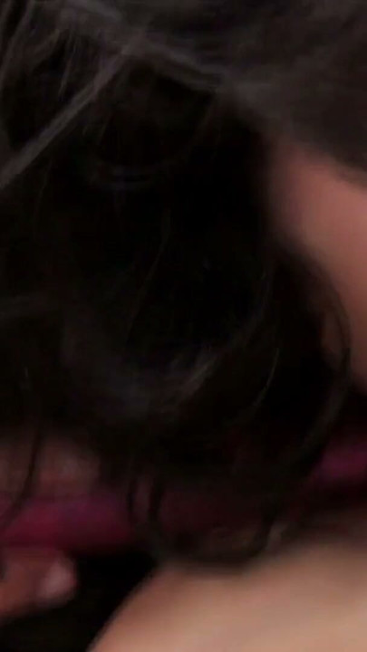 Den helt naturlige lækre lesbiske MILF Sophia Leigh slikker den hotte Alyssa Reece på høje hæle til en vild orgasme | Klip 3