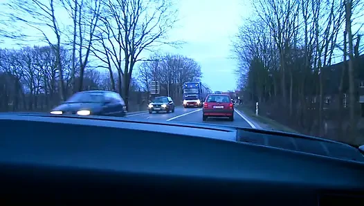 Blonde Bombe Neckt Mit Schwanz Im Luxusauto