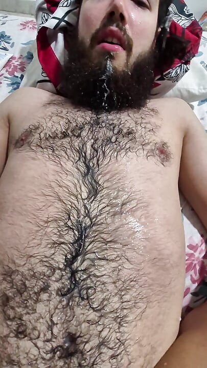 حليب من ثديي على لحية جاري