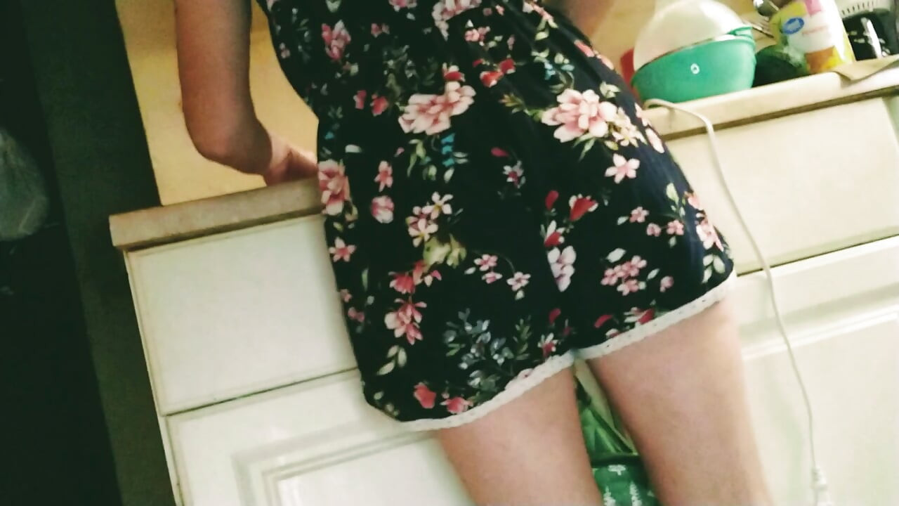 Wife gets pounded in kitchen