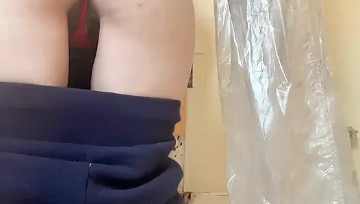 Nake Seksiden Çirkin Dess Giymek Için Hana Değişikliği