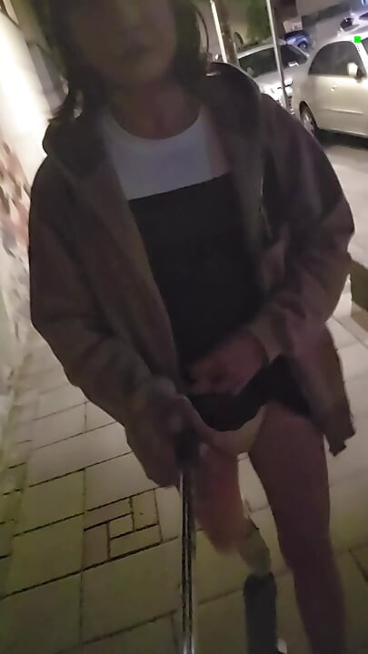 Shemale Ting Xuan Enjoys Solo Outdoor Fun