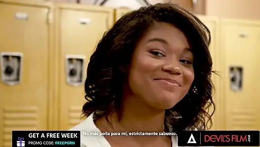 Devils FILM - две юные лучшие подруги отвлекаются на горячий трах в классе