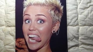 Miley cyrus น้ําแตก