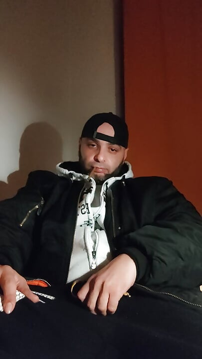 Dirtyjunkbro Is Bored He's Looking for Buddies