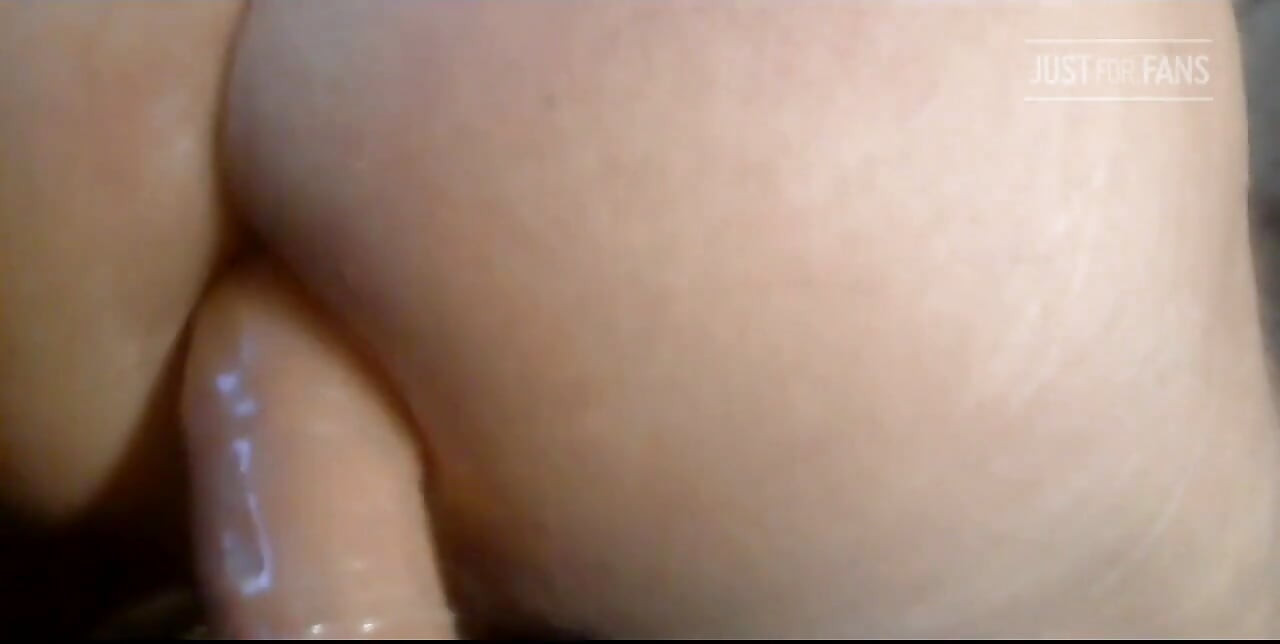 POV dildo hluboko v mém zadku