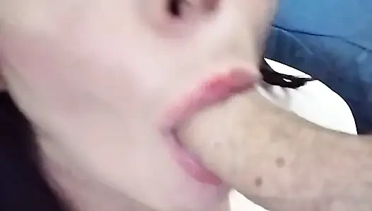 Cewek nakal toket besar ngocok kontol sambil merokok