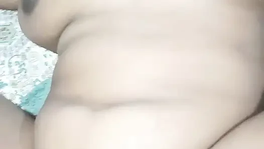Pencaplı komşu yeni evli Sardarni evinde kimse yokken sikiliyor.