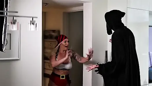 PAWG Elana Bunnz & Shorties World Halloween Rough Fucking