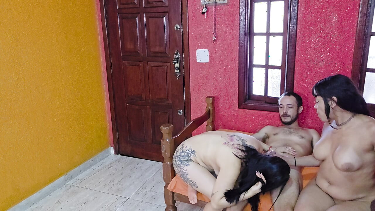 Pria pengantar barang tiba tiba dan kami nggak bisa menolak untuk sama cowok ini