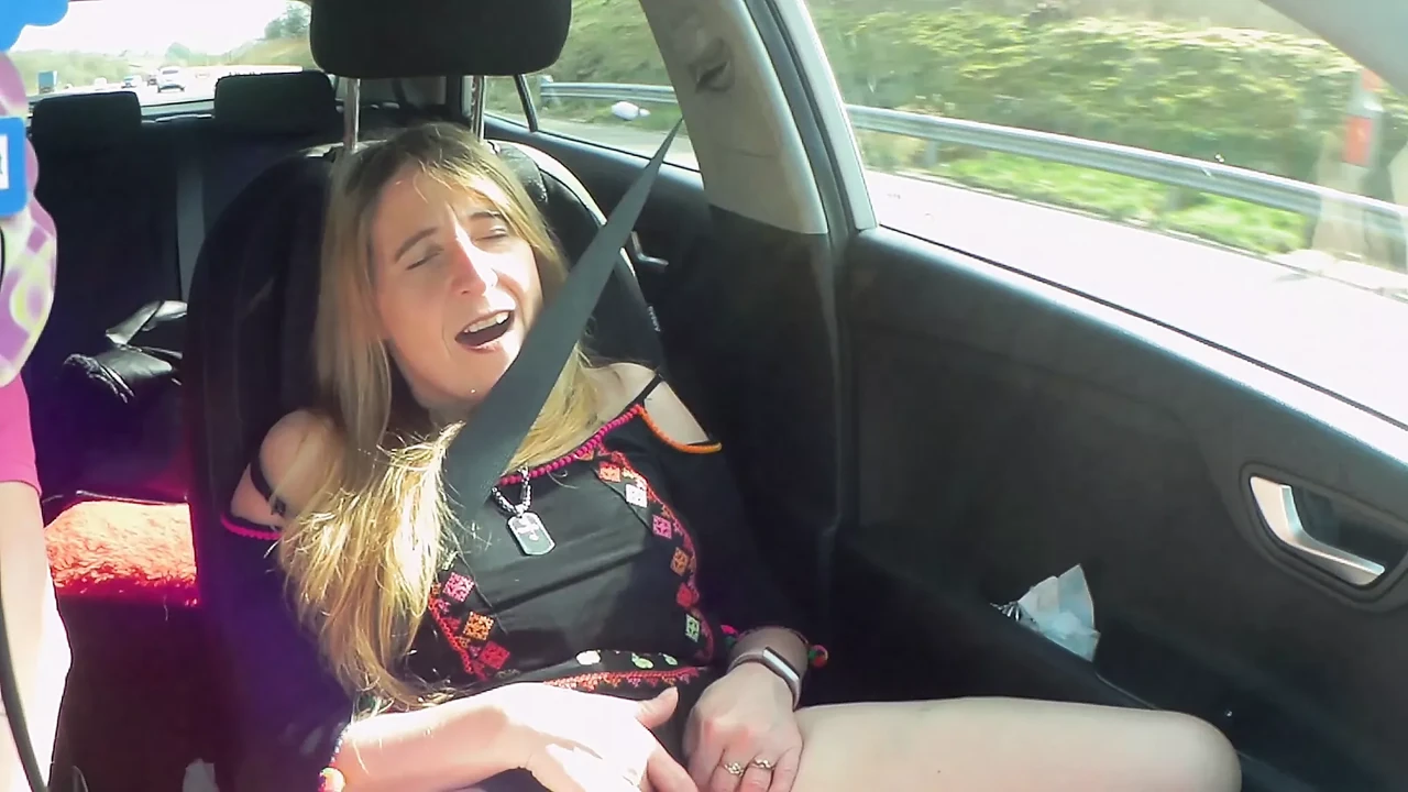 Beenie B's pussy play in car and outside strip British