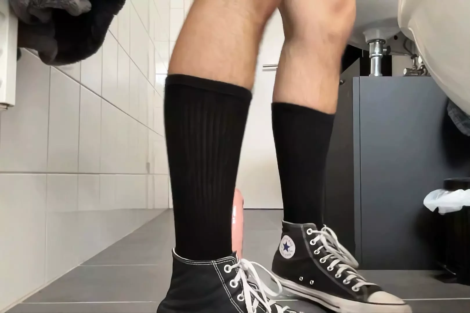 Crot setelah ngentot lubangku yang sempit