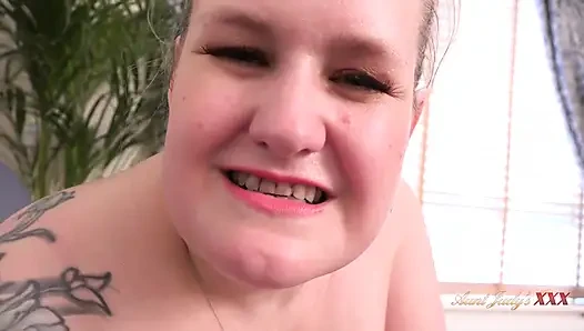 Bibitjudysxxx - ibu tiri gemuk dengan toket besar becky merangkak nonton dia bersih-bersih rumah