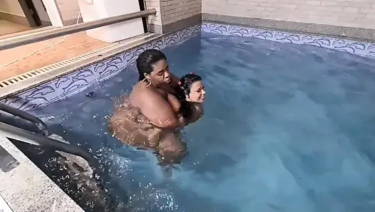 Экстремальная тяжелая толстая сучка против худенькой бедной рабыни - я раздавить твои колени и взять всю твою силу из твоего сладкого тела