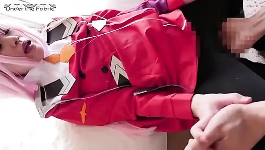 Cosplay Rush-Modus, wenn die dicke Süße in zerrissenen schwarzen strumpfhosen mich mit jeder aufgeheizten Bewegung tiefer zieht.