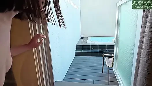 Gece vardiyasından sonra - ilk hamleyi o yapar ve hızlı bir rahatlama arar.