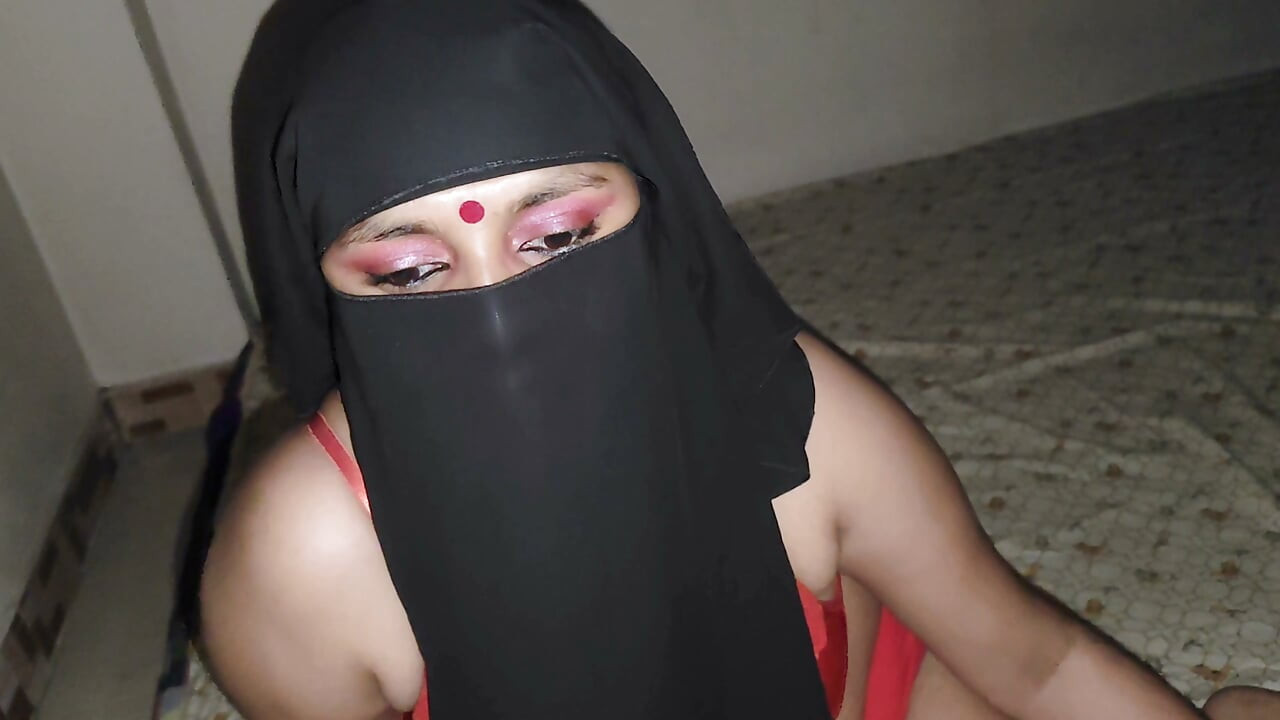 Hintli Tatminsiz Evli Baldız Kocasının Kardeşiyle Sert Seks Yapıyor Bölüm_01.