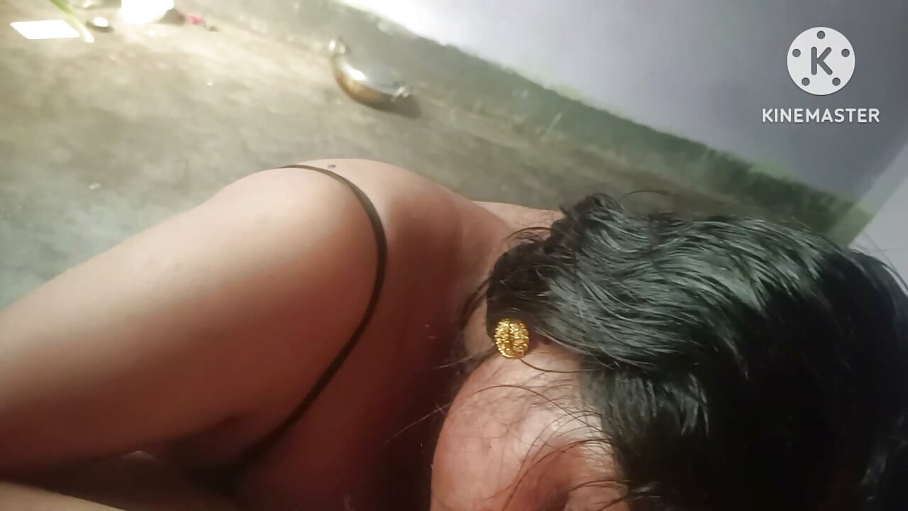 Desi Bhabhi in Red Saree oggy tyle Hard ucking & Blojob - Homemade Indian S