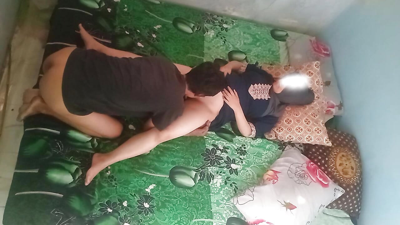 Jilat vagina sampai dia mendesah enak