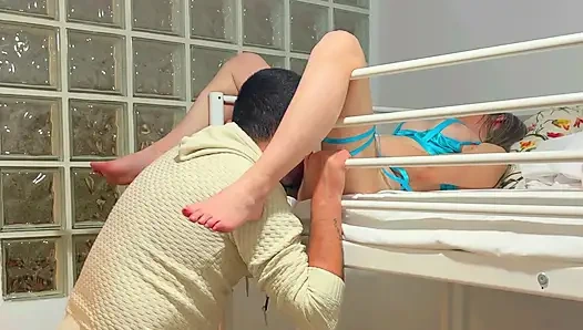 Проснись, сводная сестра! Пора трахаться!