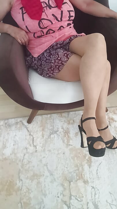 Pantyhose fantasy with my friend's hijab-wearing stepmother
