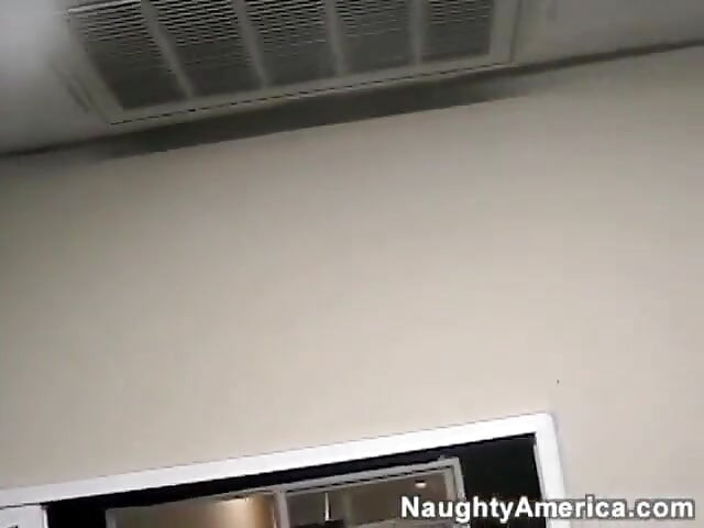 Chennin Blanc follando en el sofá con su gran culo