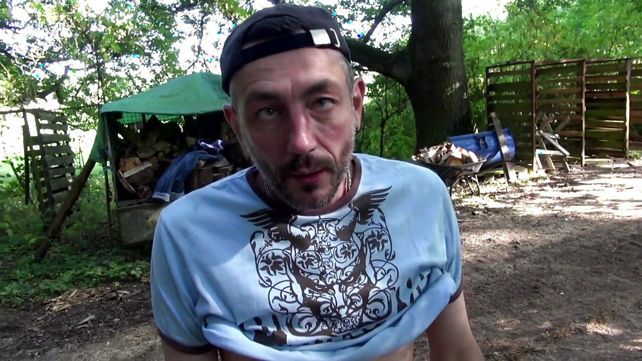 Odkryty trójkąt huk dla seksownej brunetki