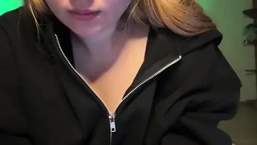 Fingering tight pussy with jucielussie